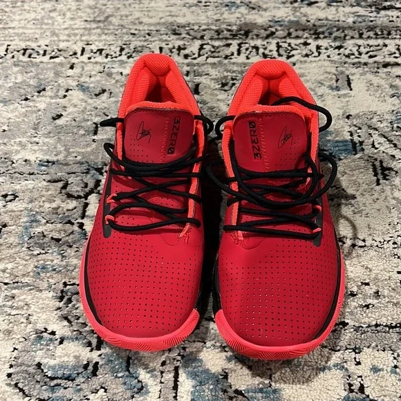 Under Armour Boys Basketball shoes. - Picture 2 of 7